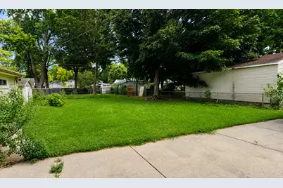 1002 S Mattis Avenue, Champaign, IL 61821 - Photo 9