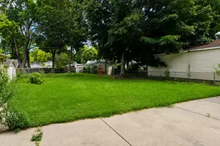 1002 S Mattis Ave, Champaign, IL 61821 - Photo 9