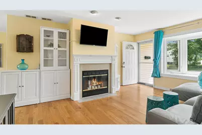 712 Saint Marys Parkway, Buffalo Grove, IL 60089 - Photo 3