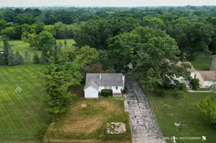 3152 27th St, Zion, IL 60099 - Photo 3