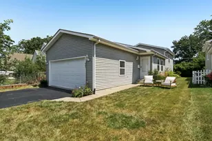 407 Grandview Dr, Round Lake Park, IL 60073 - Photo 1