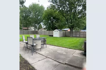 2402 E Grand Avenue, Lindenhurst, IL 60046 - Photo 15