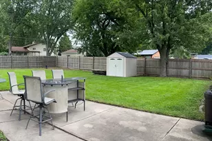 2402 E Grand Ave, Lindenhurst, IL 60046 - Photo 15