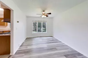10S324 Hampshire Ln, Willowbrook, IL 60527 - Photo 7