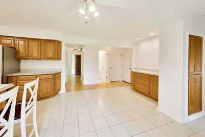 10S324 Hampshire Lane, Willowbrook, IL 60527 - Photo 13