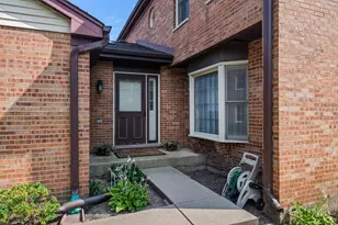 1566 N Windsor Dr, Arlington Heights, IL 60004 - Photo 5