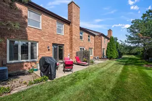 1566 N Windsor Dr, Arlington Heights, IL 60004 - Photo 7