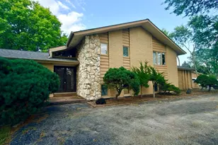 7826 Dunham Rd, Downers Grove, IL 60516 - Photo 1