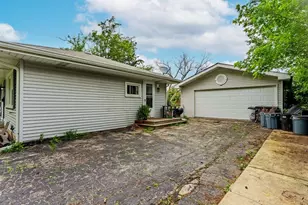 405 N Iowa Ave, Villa Park, IL 60181 - Photo 13