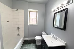 7821 S Phillips Ave, Chicago, IL 60649 - Photo 9