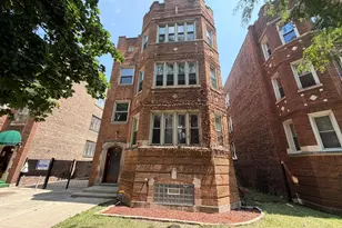 7821 S Phillips Ave, Chicago, IL 60649 - Photo 1