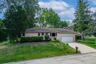 508 Oak Dr, East Dundee, IL 60118 - Photo 1