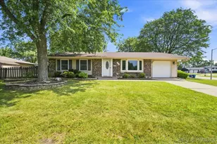 817 Stamford Ct, Schaumburg, IL 60193 - Photo 1