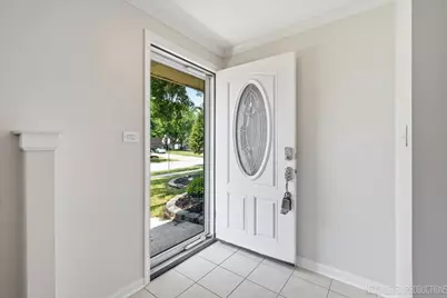 817 Stamford Court, Schaumburg, IL 60193 - Photo 3