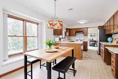 358 E Beech Drive, Schaumburg, IL 60193 - Photo 7