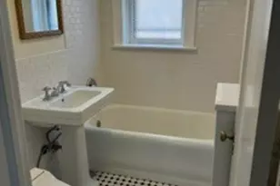 2432 W Greenleaf Ave, Chicago, IL 60645 - Photo 11