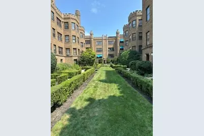 2432 W Greenleaf Avenue #2, Chicago, IL 60645 - Photo 1