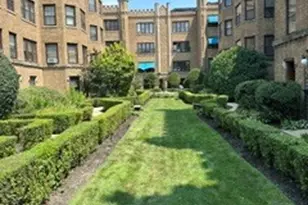 2432 W Greenleaf Ave, Chicago, IL 60645 - Photo 1