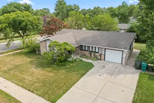 109 Landmeier Rd, Elk Grove Village, IL 60007 - Photo 1