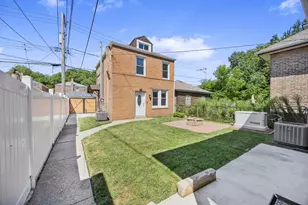 8526 S Euclid Ave, Chicago, IL 60617 - Photo 23