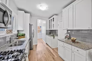 8526 S Euclid Ave, Chicago, IL 60617 - Photo 9