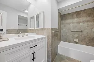 300 Claymoor Rd, Hinsdale, IL 60521 - Photo 21