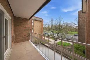 300 Claymoor Rd, Hinsdale, IL 60521 - Photo 9