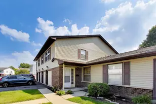 758 Moore Dr, Elk Grove Village, IL 60007 - Photo 1