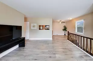 758 Moore Dr, Elk Grove Village, IL 60007 - Photo 9