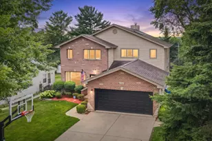 106 N Kenilworth Ave, Mount Prospect, IL 60056 - Photo 1