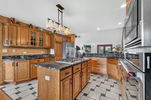 15164 Olympic Ln, Lockport, IL 60441 - Photo 5