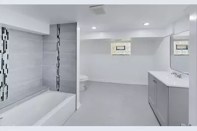 9549 S Calumet Avenue, Chicago, IL 60628 - Photo 27