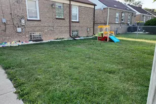 9737 S Emerald Ave, Chicago, IL 60628 - Photo 17