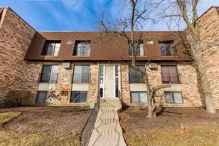 182 S Waters Edge Dr, Glendale Heights, IL 60139 - Photo 1