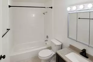 182 S Waters Edge Dr, Glendale Heights, IL 60139 - Photo 11