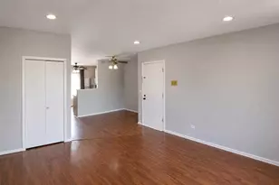 182 S Waters Edge Dr, Glendale Heights, IL 60139 - Photo 3