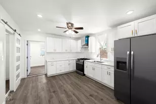 2237 S Oakley Ave, Chicago, IL 60608 - Photo 23