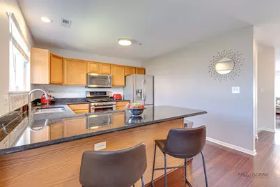 668 E Fountainview Drive, Mundelein, IL 60060 - Photo 11