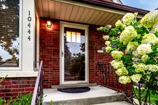 10444 S Troy St, Chicago, IL 60655 - Photo 3