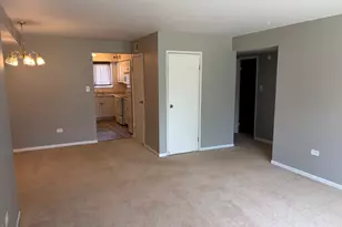 9428 Bay Colony Dr, Des Plaines, IL 60016 - Photo 5