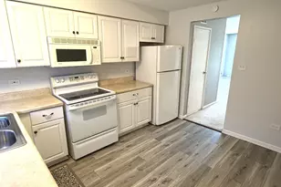 9428 Bay Colony Dr, Des Plaines, IL 60016 - Photo 7