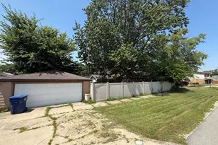 7301 W 113th St, Worth, IL 60482 - Photo 9