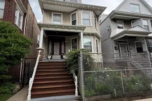 2448 W Gunnison St, Chicago, IL 60625 - Photo 1