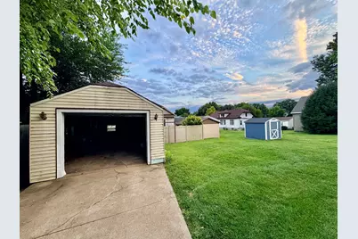 710 Saint Vincents Avenue, Peru, IL 61354 - Photo 15