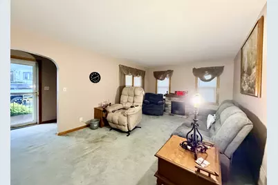 710 Saint Vincents Avenue, Peru, IL 61354 - Photo 3