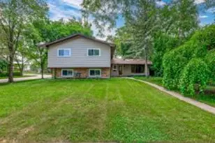 501 Lafayette Ln, Hoffman Estates, IL 60169 - Photo 1