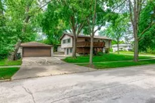 501 Lafayette Ln, Hoffman Estates, IL 60169 - Photo 3