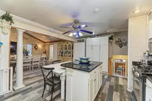 258 Cunningham Ln, Bloomingdale, IL 60108 - Photo 7