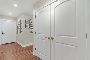 9382 Landings Ln, Des Plaines, IL 60016 - Photo 11