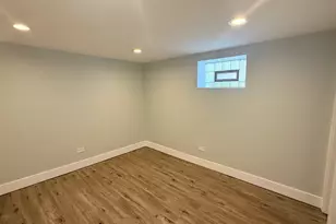 8117 S Michigan Ave, Chicago, IL 60619 - Photo 15